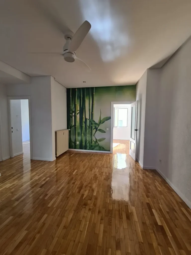 Parquet de roble después del acuchillado y barnizado – salón
